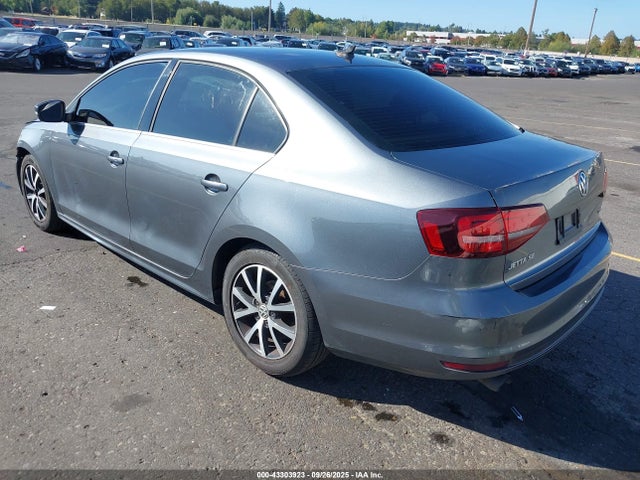 3VWB67AJ5JM207275 Volkswagen Jetta 1.4t Se/1.4t Wolfsburg Edition