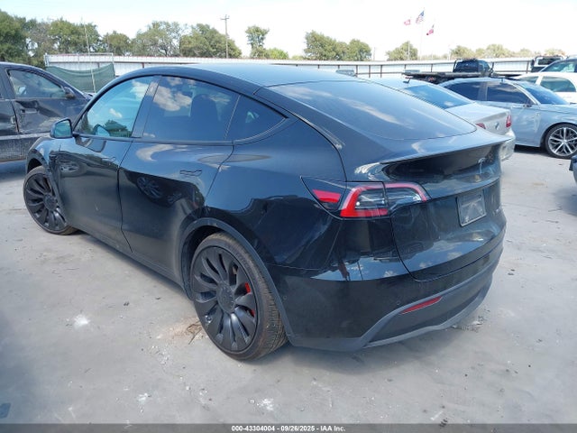 2021 TESLA MODEL Y 5YJYGDEF7MF197324 Photo 2