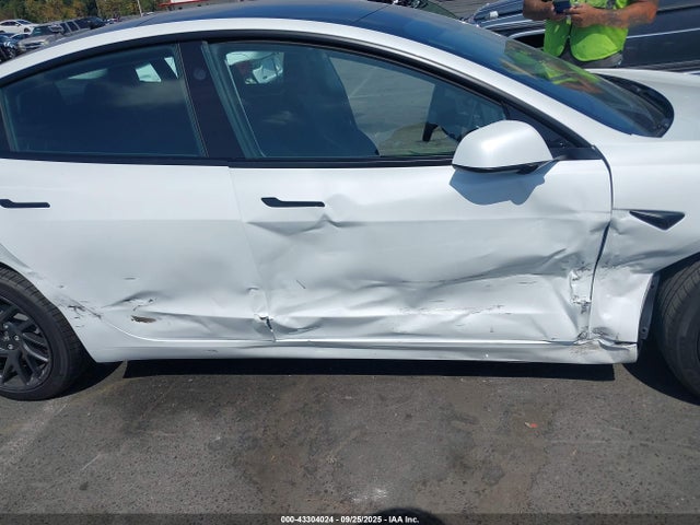 2025 TESLA MODEL 3 5YJ3E1EA7SF024855 Photo 5
