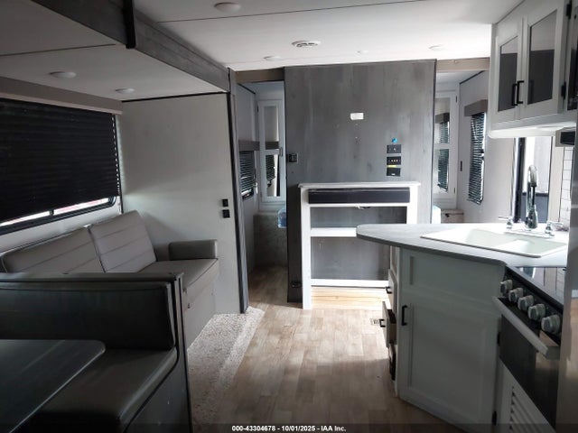 43304678 :رقم المزاد ، 4YDTH1M23N7245605 vin ، 2022 Keystone 272bh مزاد بيع