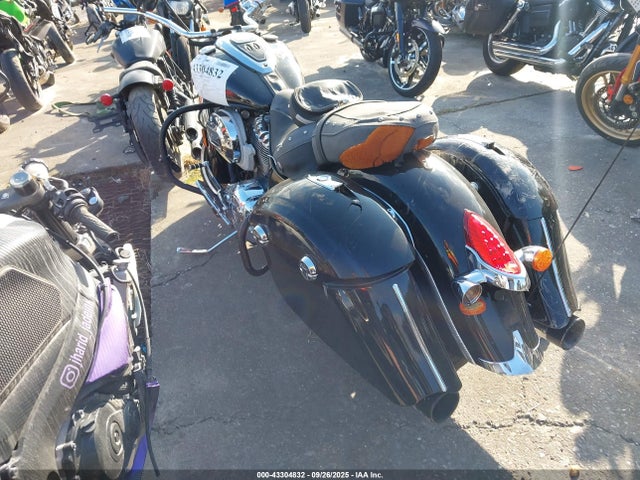 2018 INDIAN MOTORCYCLE CO. CHIEFTAIN 56KTFAAA1J3361420 Photo 2