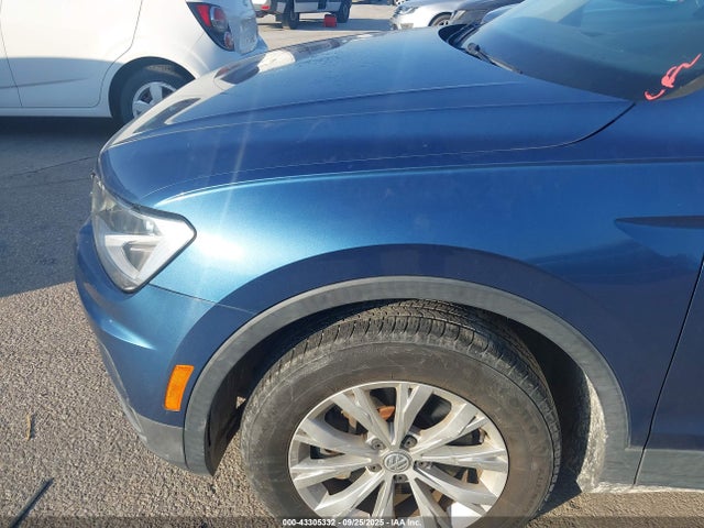 Volkswagen Tiguan 2018 3VV1B7AX3JM096435 Image 6