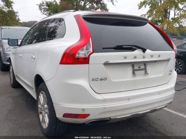 2015 VOLVO XC60 YV4612RK7F2757513 Photo 2