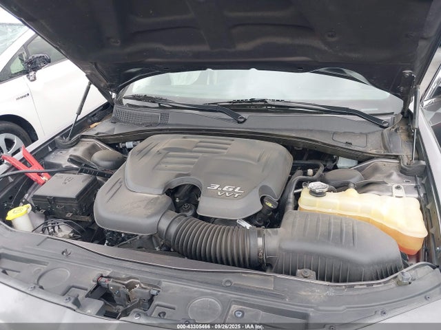 2C3CCAEGXJH207867 Chrysler 300