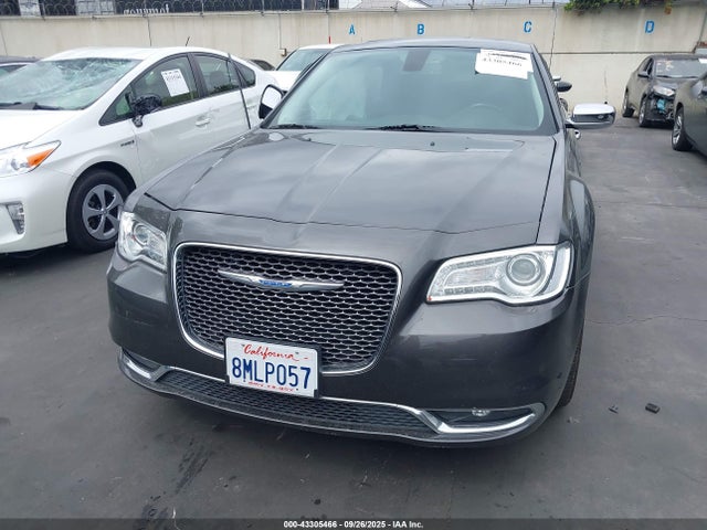 2C3CCAEGXJH207867 Chrysler 300