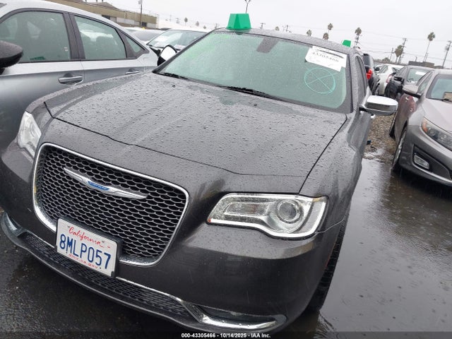 2C3CCAEGXJH207867 Chrysler 300