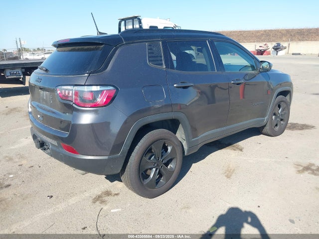 Jeep 2019 2019 3C4NJDBB3KT595666 Image 4