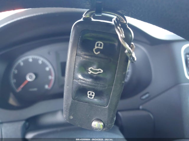 3VW2K7AJ3EM362540 Volkswagen 2014