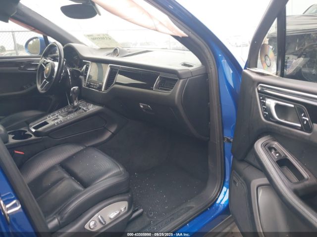 2017 PORSCHE MACAN WP1AA2A55HLB02216 Photo 4