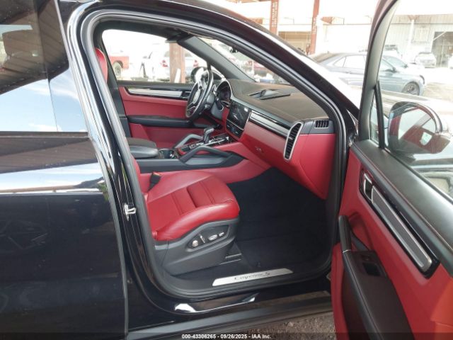 2021 PORSCHE CAYENNE WP1AB2AY7MDA27076 Photo 4