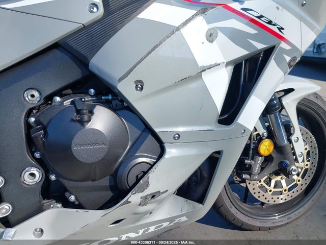 Honda Cbr600 Rr 2025 JH2PC40H3SK200422 Image 15