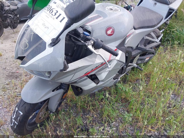 Honda Cbr600 Rr 2025 JH2PC40H3SK200422 Image 2