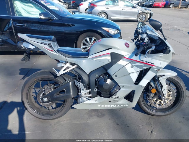 Honda Cbr600 Rr 2025 JH2PC40H3SK200422 Image 13