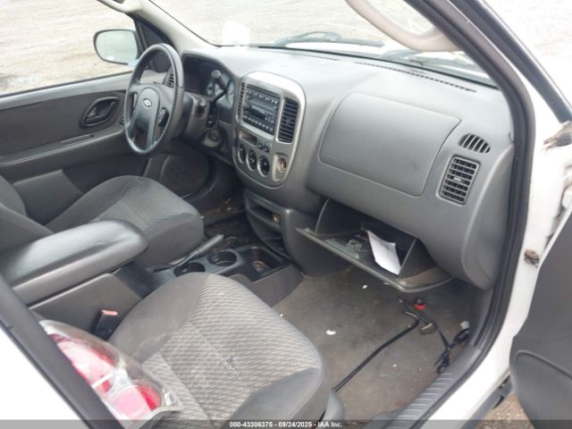 2003 FORD ESCAPE 1FMCU93123KE05758 Photo 4