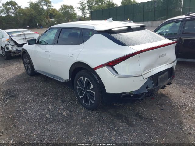 2022 KIA EV6 KNDC3DLC7N5076195 Photo 2