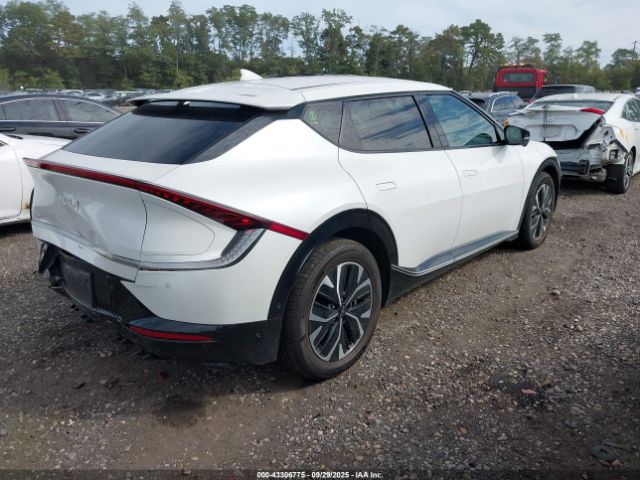 2022 KIA EV6 KNDC3DLC7N5076195 Photo 3