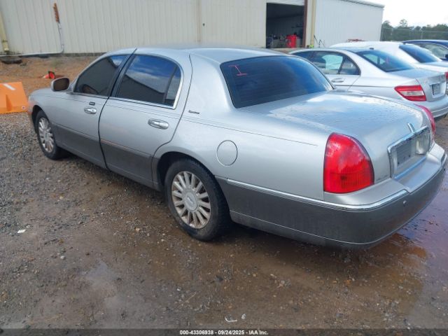 2004 LINCOLN TOWN CAR 1LNHM81WX4Y662048 Photo 2