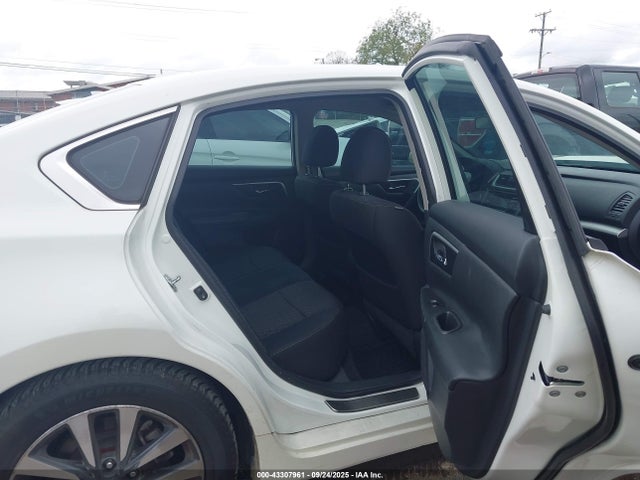 1N4AL3AP9HC126964 Nissan 2017