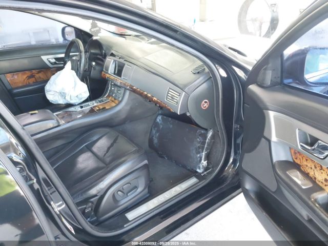 2011 JAGUAR XF SAJWA0GB1BLR88245 Photo 4