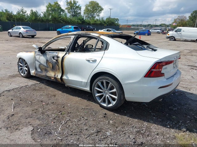 2020 VOLVO S60 7JR102FK0LG045784 Photo 2