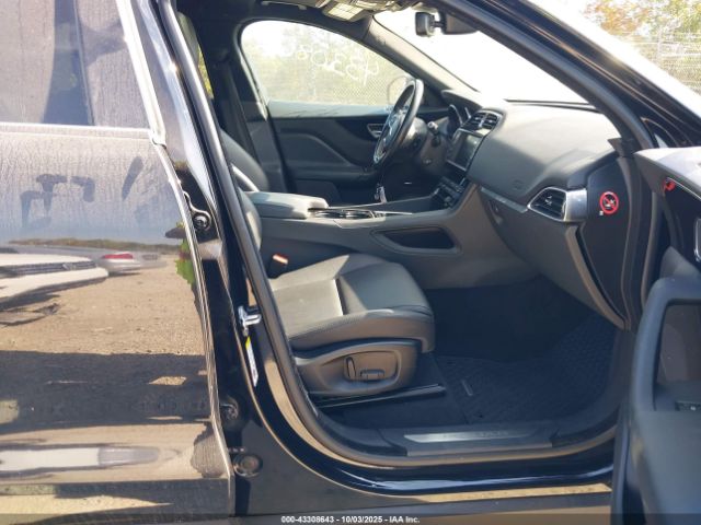 2017 JAGUAR F-PACE SADCJ2BN5HA091985 Photo 4