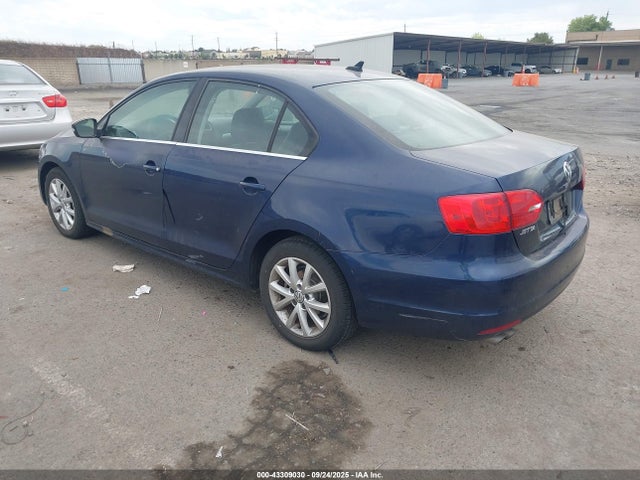 3VWD17AJ2EM423789 Volkswagen 2014