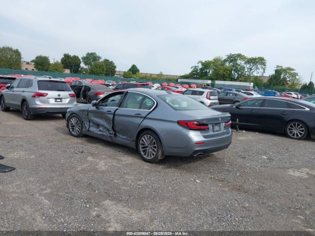 2022 BMW 530 WBA13BJ08NWX39611 Photo 2