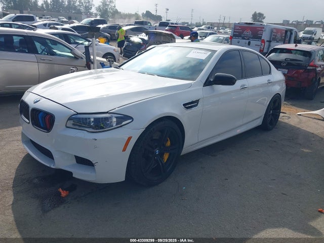 BMW M5 2014 WBSFV9C50ED097670 Image 2