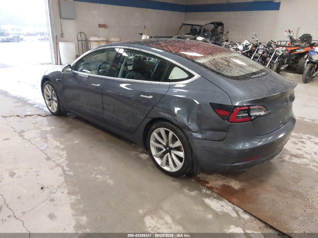 2018 TESLA MODEL 3 5YJ3E1EA3JF035592 Photo 2