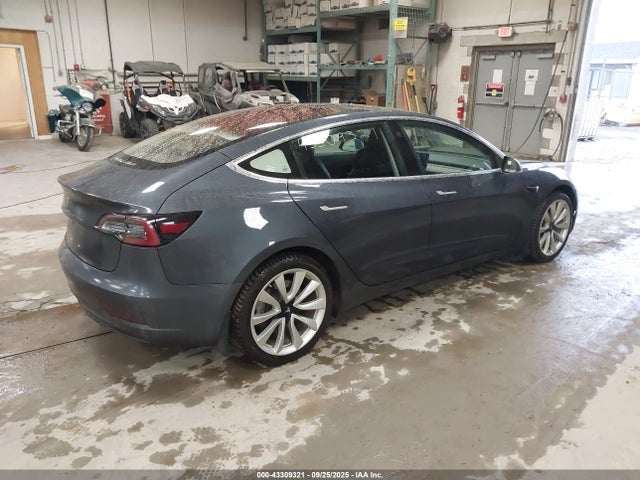 2018 TESLA MODEL 3 5YJ3E1EA3JF035592 Photo 3