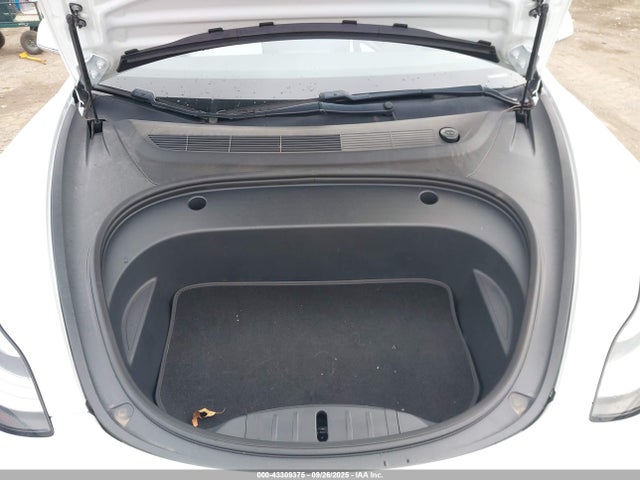 5YJ3E1EB2JF112221 Tesla 2018