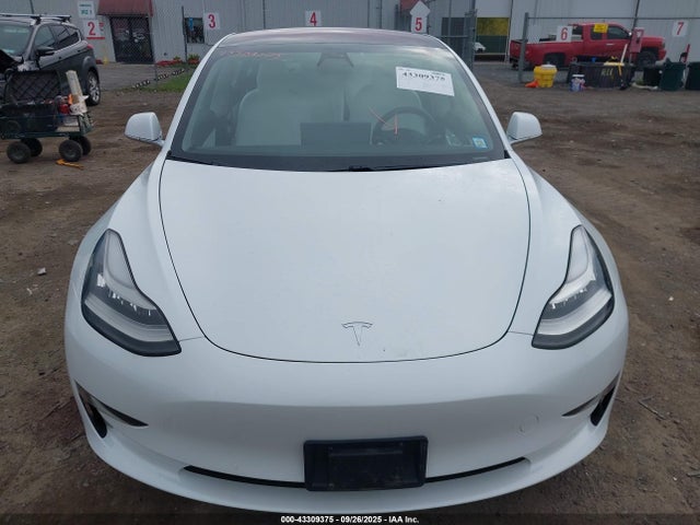 5YJ3E1EB2JF112221 Tesla 2018