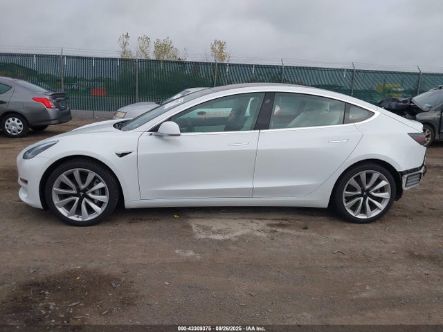 5YJ3E1EB2JF112221 Tesla 2018