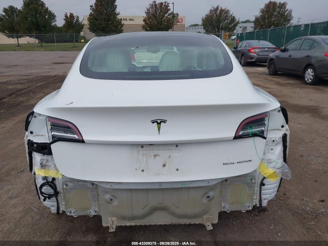 5YJ3E1EB2JF112221 Tesla 2018