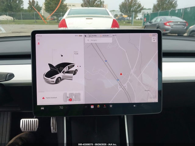 5YJ3E1EB2JF112221 Tesla 2018