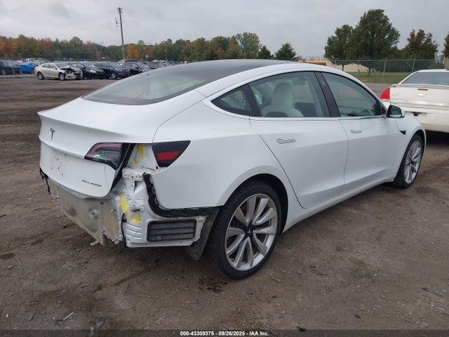 5YJ3E1EB2JF112221 Tesla 2018