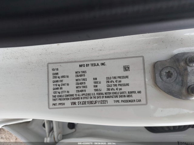 5YJ3E1EB2JF112221 Tesla 2018