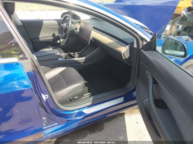 2018 TESLA MODEL 3 5YJ3E1EA8JF041873 Photo 4