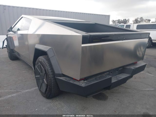 2025 TESLA CYBERTRUCK 7G2CEHED5SA067748 Photo 2