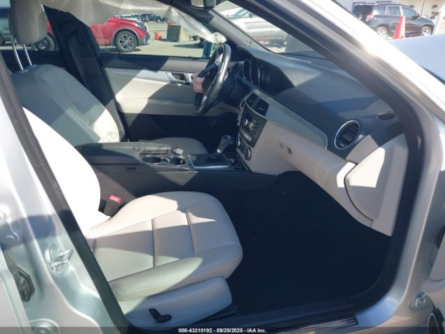 2013 MERCEDES-BENZ C 250 WDDGF4HB2DR301287 Photo 4