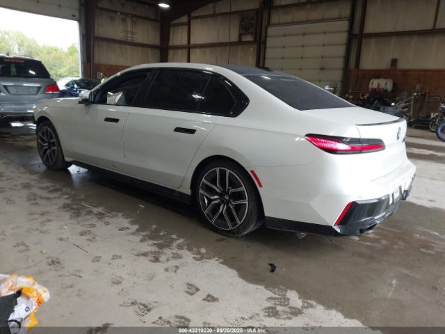 2023 BMW 760 WBA33EJ01PCM24809 Photo 2