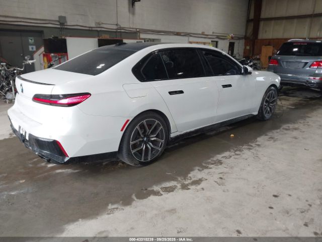 2023 BMW 760 WBA33EJ01PCM24809 Photo 3