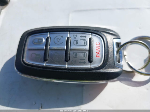 2C4RC1GGXJR185527 Chrysler 2018