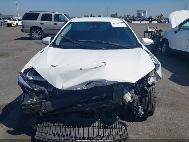 Toyota COROLLA SE 2017 5YFBURHE2HP610081 Image 13