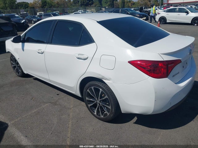 Toyota COROLLA SE 2017 5YFBURHE2HP610081 Image 3