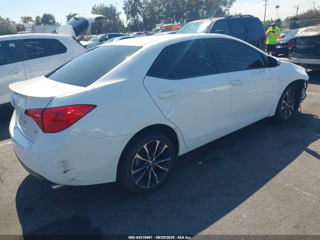 Toyota COROLLA SE 2017 5YFBURHE2HP610081 Image 4