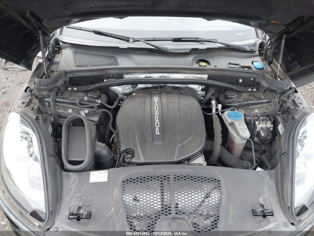 2018 PORSCHE MACAN WP1AA2A53JLB04892 Photo 9