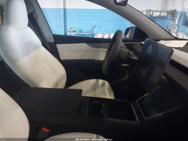 2026 TESLA MODEL Y 7SAYGDEE6TF367312 Photo 4