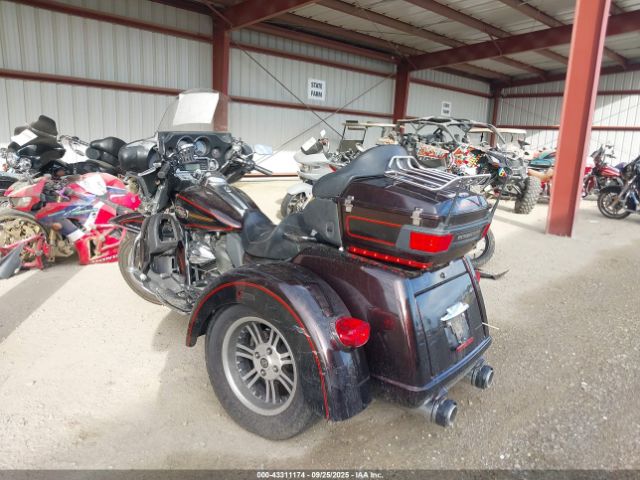 2011 HARLEY-DAVIDSON FLHTCUTG 1HD1MAM12BB856164 Photo 2