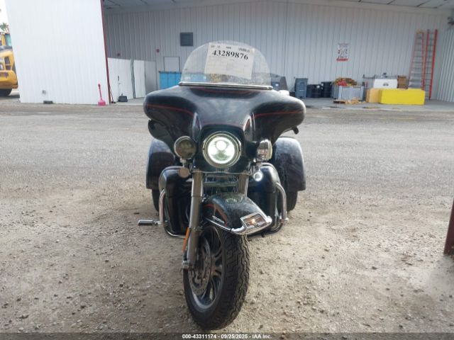 2011 HARLEY-DAVIDSON FLHTCUTG 1HD1MAM12BB856164 Photo 4